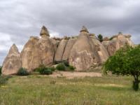 Spitze Felstürme und bauchige Felswände bei Çavuşin